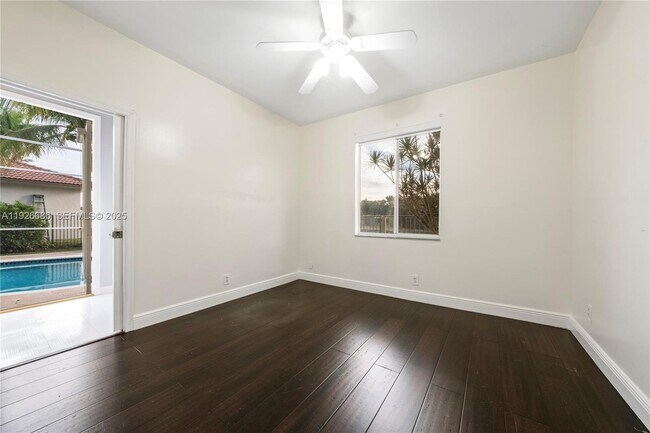 Building Photo - 2893 Oakbrook Dr