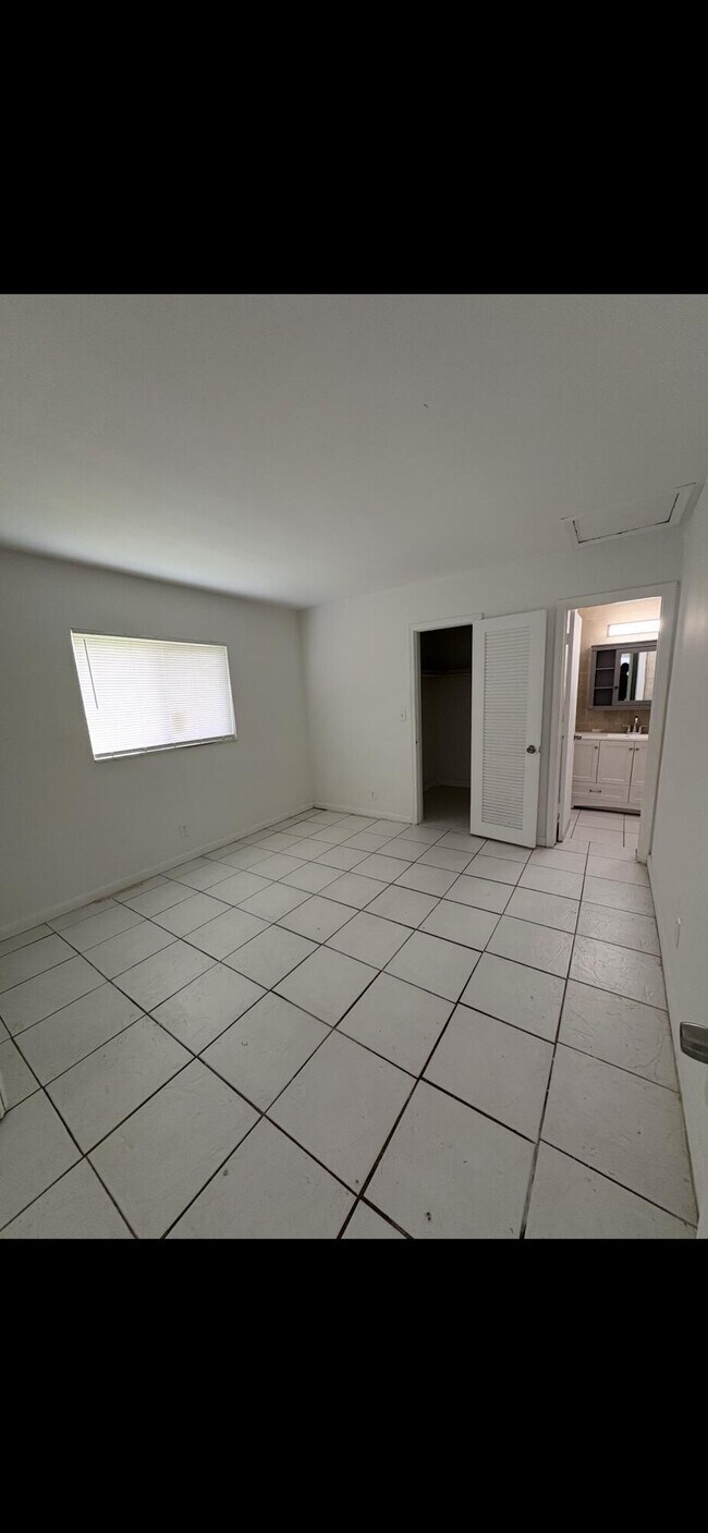 Building Photo - 4031 NW 30th Terrace