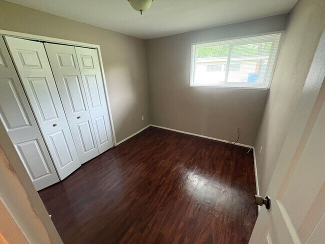 Building Photo - 8513 Midwood Ave