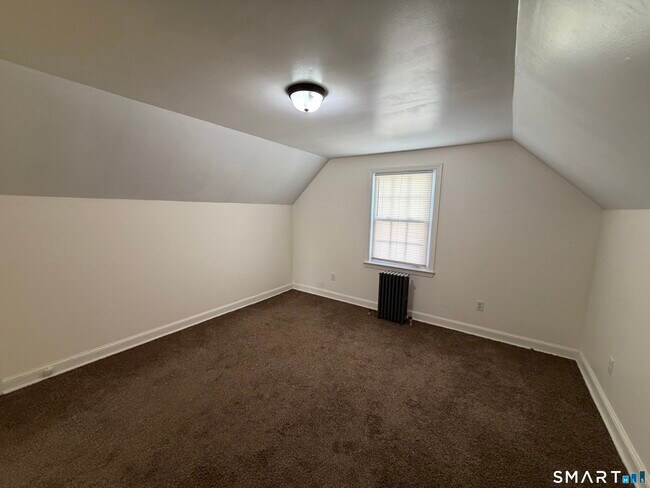 Building Photo - 535 Chase Ave