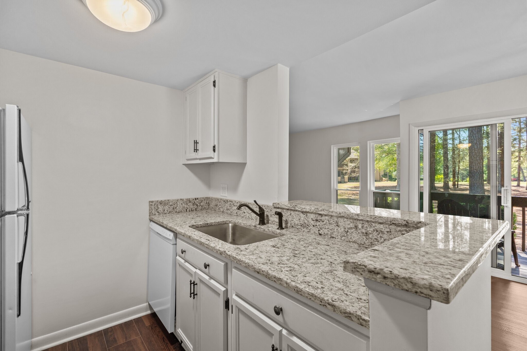 Building Photo - 10 Pine Tree Rd