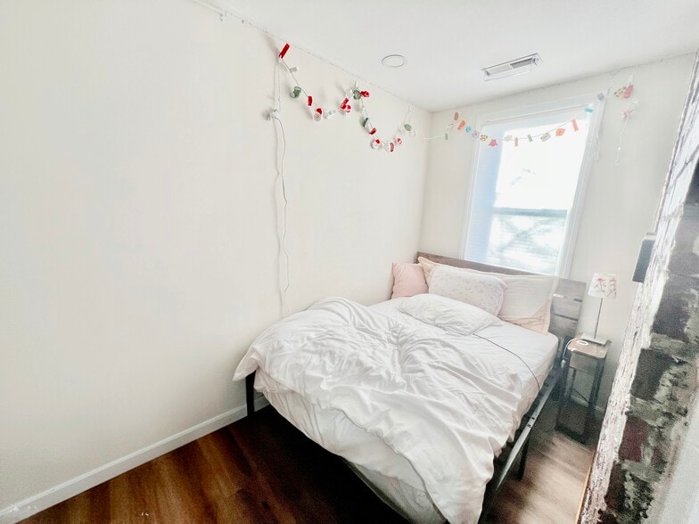 Building Photo - 16 Copenger St