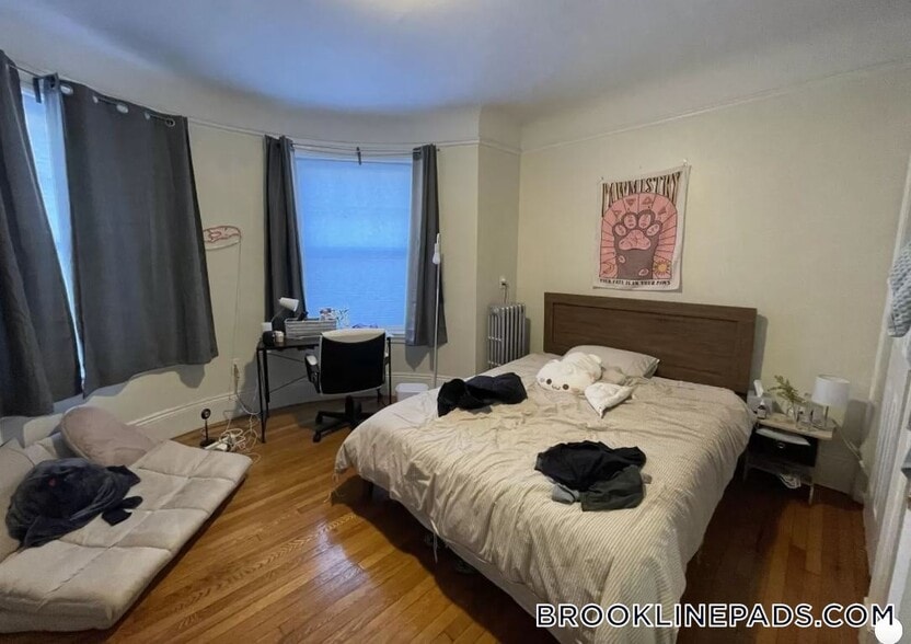 Building Photo - 48 Babcock St