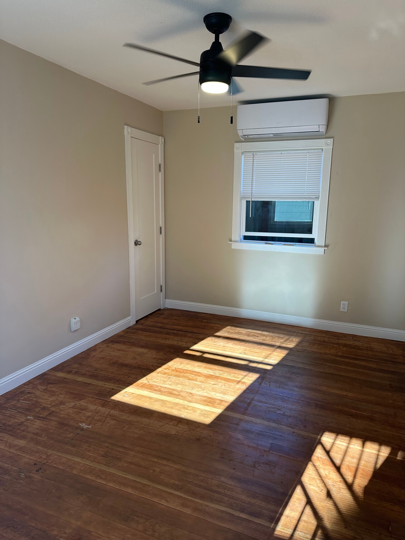 Building Photo - 119 Commercial St