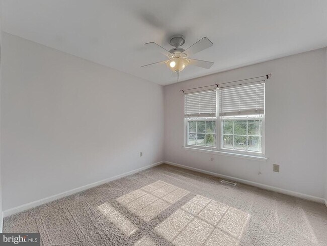 Building Photo - 21133 Woodmere Dr