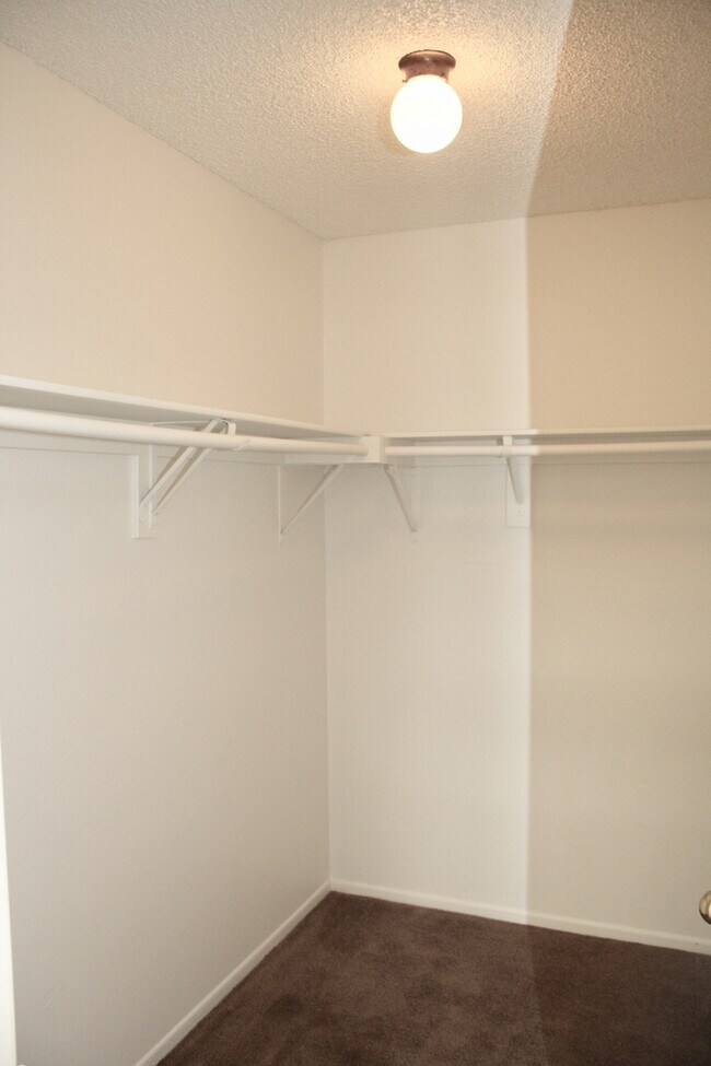 Building Photo - Large 2 Bedroom 2 Bath Condo with 1 Parking Space in Long Beach Coming Soon!