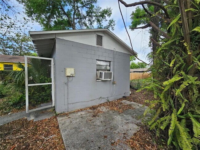 Building Photo - 1504 E 99th Ave