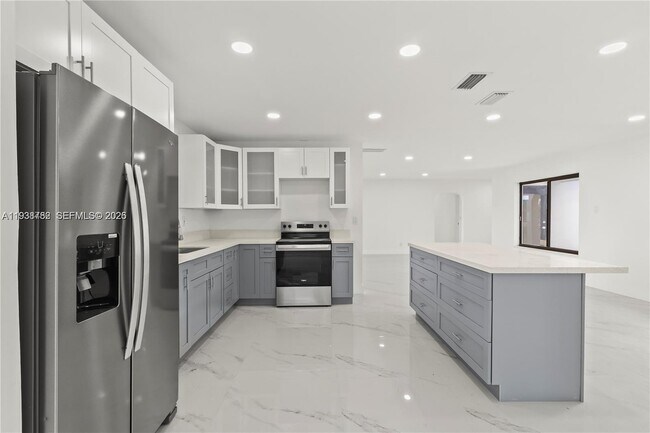 Building Photo - 8631 NW 24th Ct