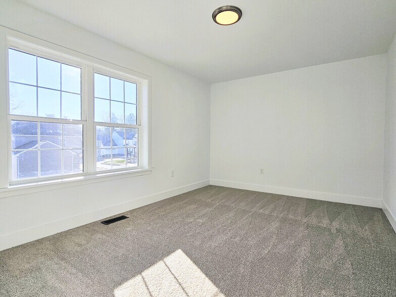 Building Photo - 108 Meadows Bnd