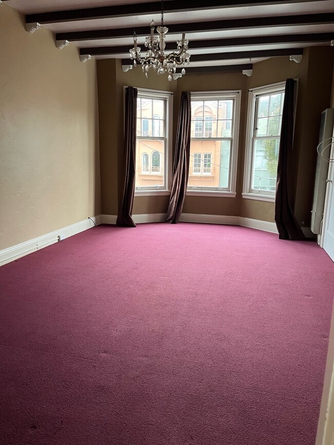 living room - 601 Lake St