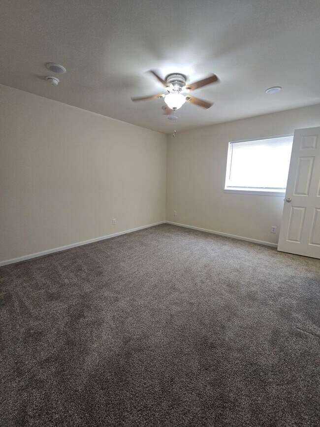 Building Photo - 1958-MF2-E4