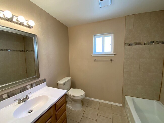 Building Photo - 3 Bedroom Single Story Home Available Near...