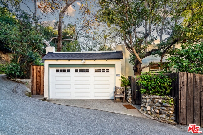 Building Photo - 8066 Woodland Ln