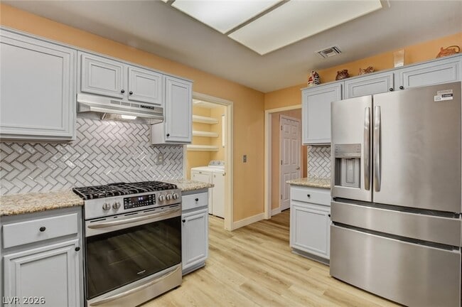 Building Photo - 2628 Highvale Dr