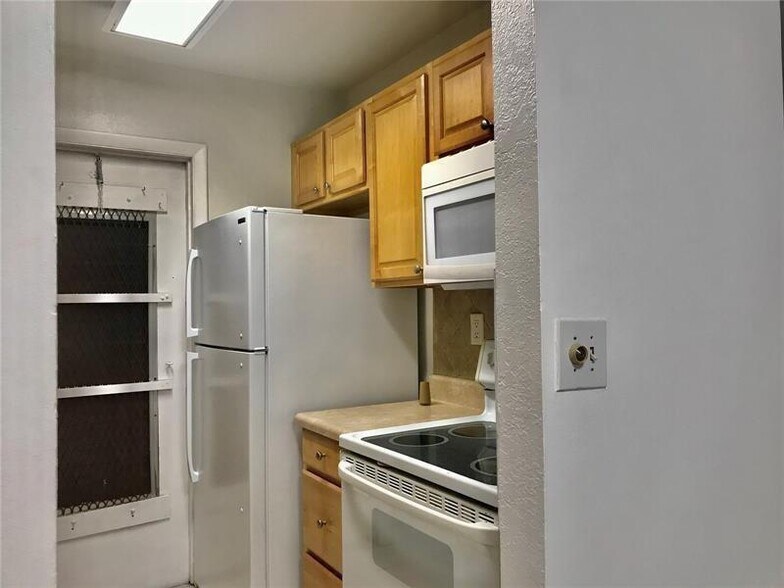 Primary Photo - 2530 Pierce St