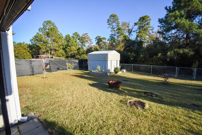 Building Photo - 717 W Perry Rd