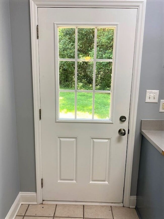 Building Photo - Downtown Cornelius! Minutes from Lake Norman! 2 Bedroom, DUPLEX!