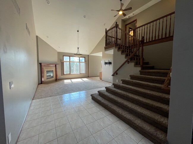 Building Photo - Clinton Twp Home-4-Bedroom, 2.5 Baths, Lau...