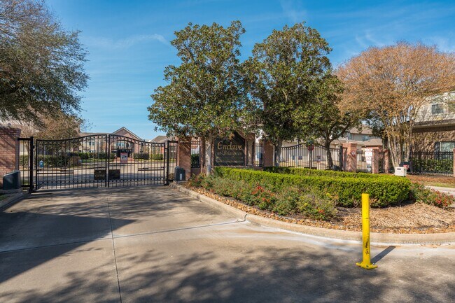 Building Photo - 14310 Silver Hollow Ln