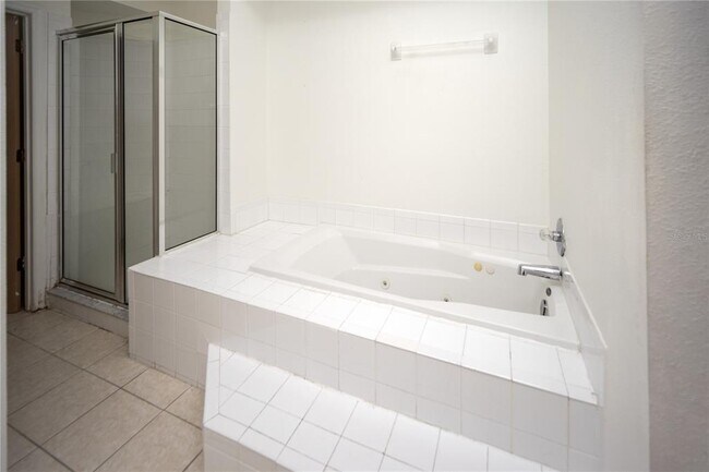 Building Photo - 811 Orchid Dr