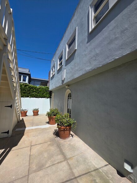 Building Photo - 124 Breeze Ave