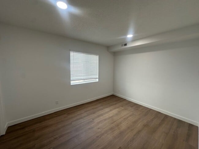 Building Photo - 936 Nichols Ave