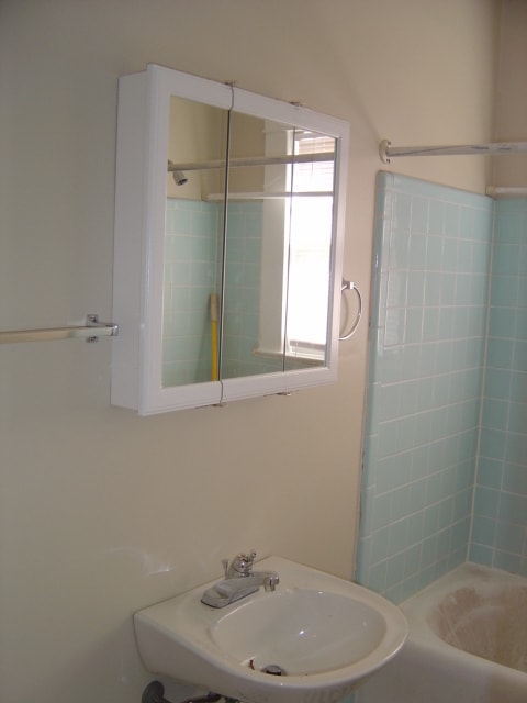 Building Photo - 1 BR Duplex w/ Lawn Service Included