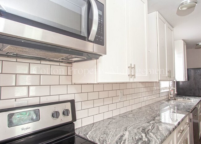 Building Photo - 3BR/2BA Great Location Downtown Wilmington Near Castle St - $1,750/month, pet friendly!*