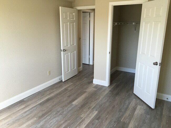 Bedroom #2 w walking closet - 930 Mission Rd