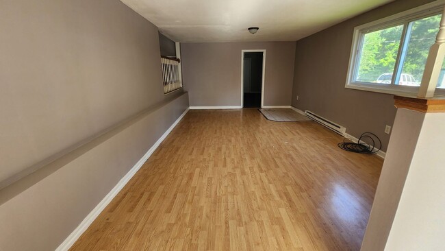 Building Photo - 3 bedroom 1 bathroom