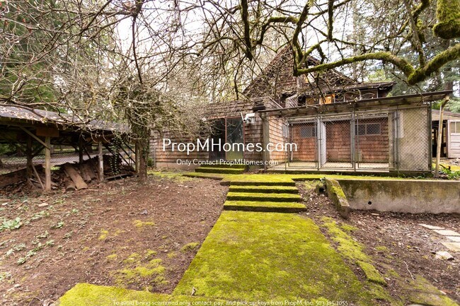 Building Photo - Rare Three Bedroom Gem in SW Portland!