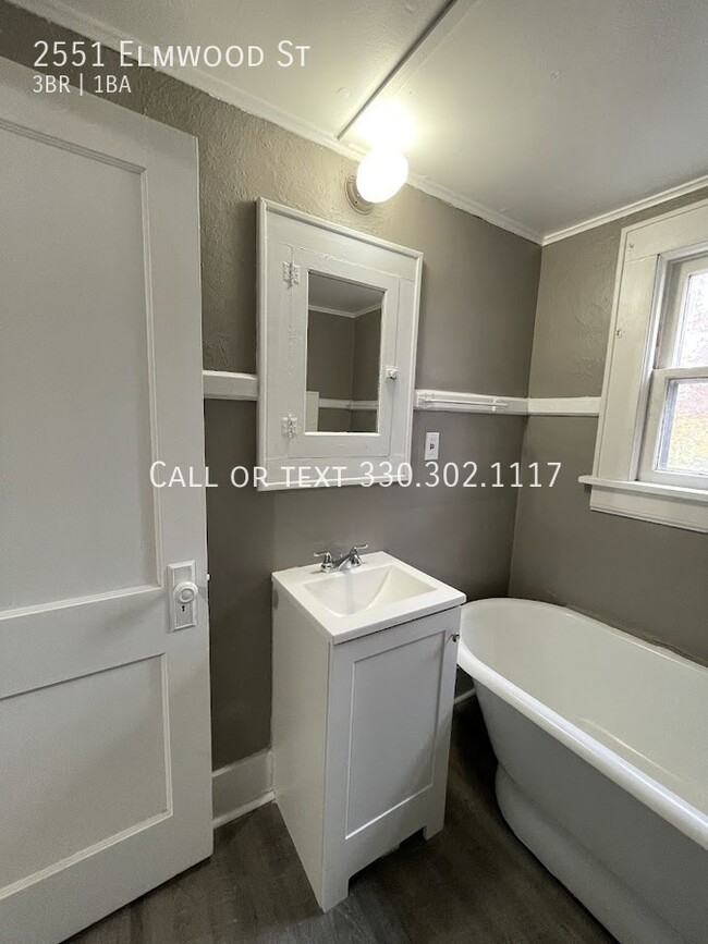 Building Photo - Three -four bedroom one bathroom home for ...