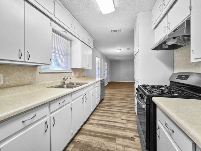 Building Photo - Charming 3-Bed, 2-Bath Home in Saginaw with Garage