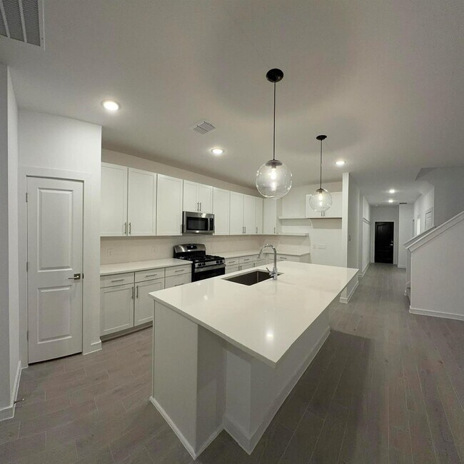 Building Photo - 4715 Bay Vista Dr