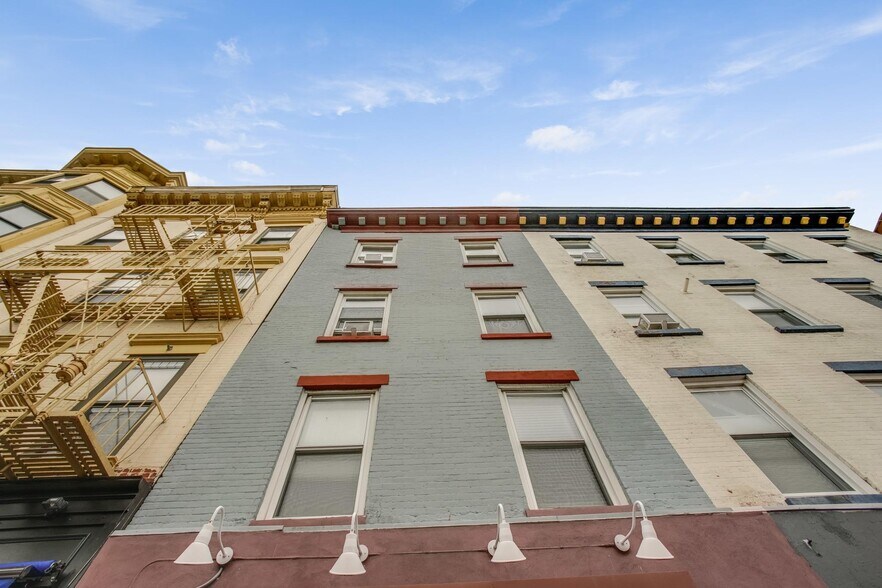 Building Photo - 219 Washington St