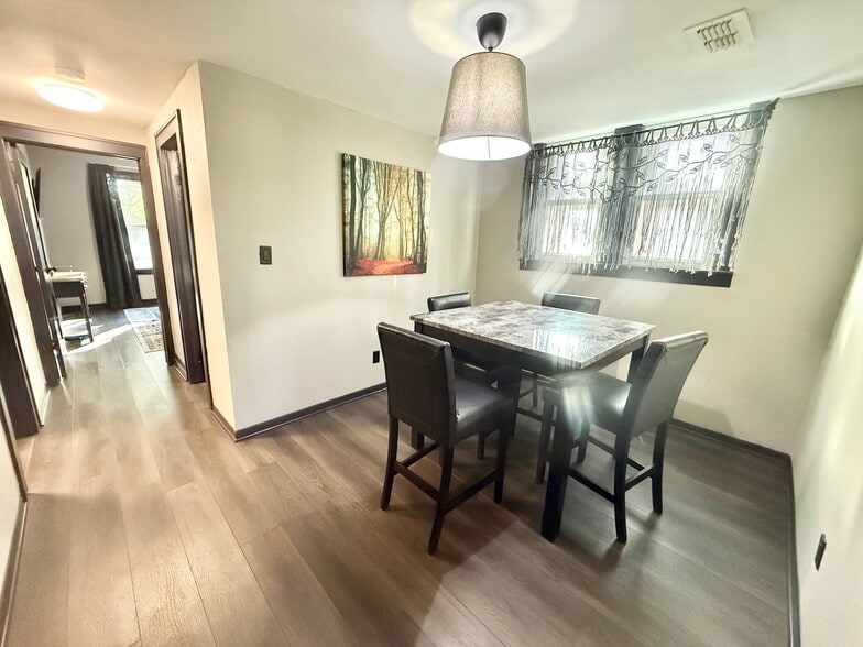 Building Photo - 524 S Fannin Ave