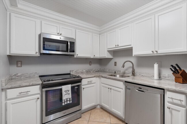 Primary Photo - 3301 S Ocean Blvd