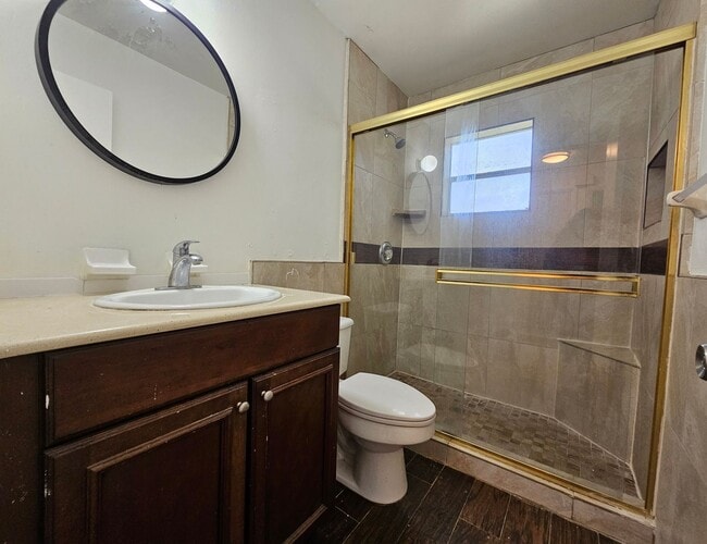 Building Photo - Cozy 3 Bedroom 2 bathroom Home in Prime Or...