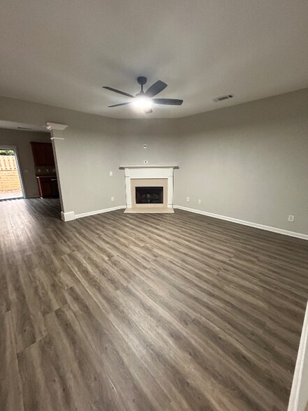Building Photo - 364 Beynon Terrace
