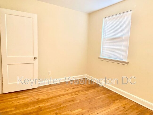 Building Photo - 4615 Central Ave NE