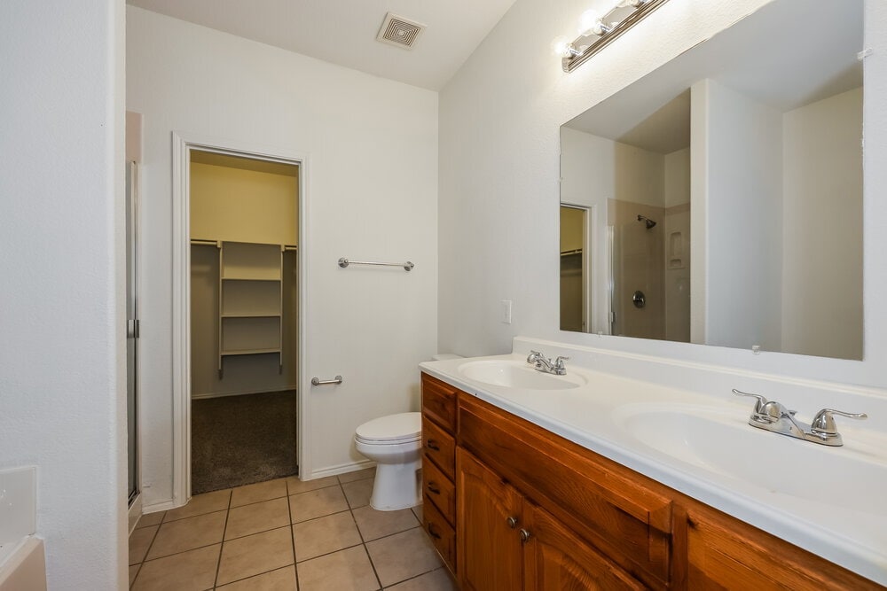 Building Photo - 1600 Chivalry Ln