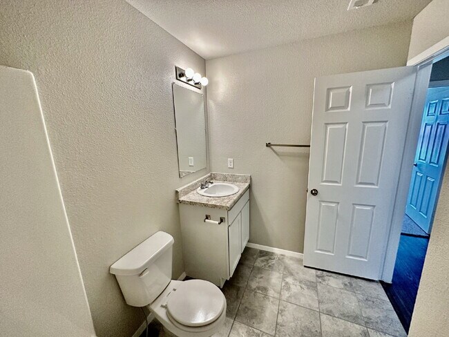 Building Photo - 1600 Scotland Dr