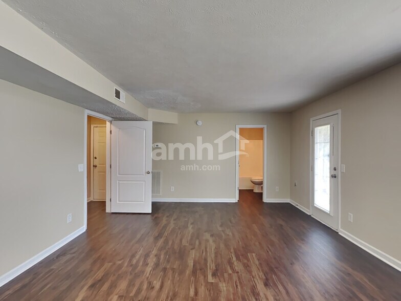 Building Photo - 733 Clear Cir