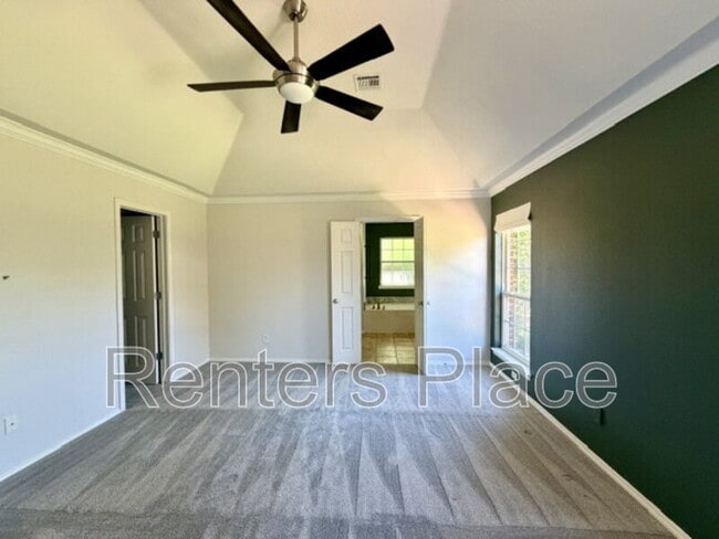 Building Photo - 3004 S Tamarack Ave