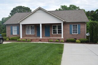 Building Photo - Hollar Duplex Longview