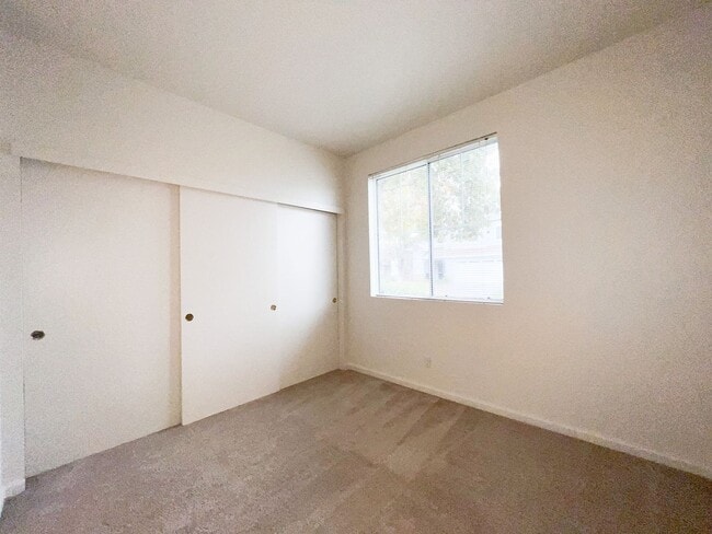 Building Photo - Corner Lot in Windrift Community