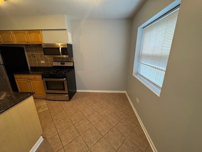 Building Photo - 3057 N Narragansett Ave