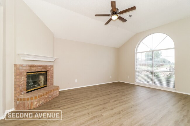 Building Photo - 3704 Garden Springs Dr