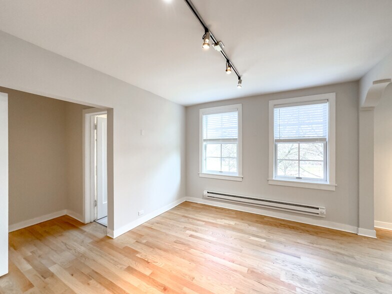 Building Photo - 2425 N Kedzie Blvd