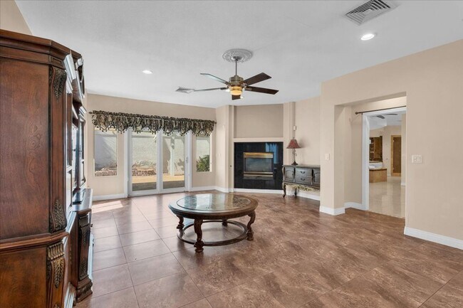 Building Photo - Beautiful Summerlin home in a gated community.